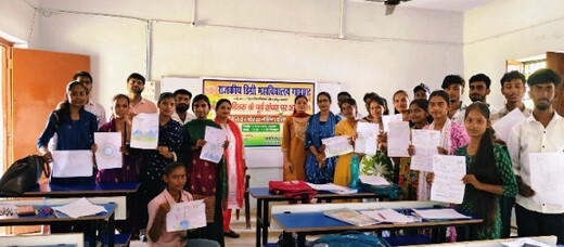 गायघाट डिग्री कॉलेज में पोस्टर और स्लोगन प्रतियोगिता के जरिए गूंजे राष्ट्रप्रेम के संदेश
